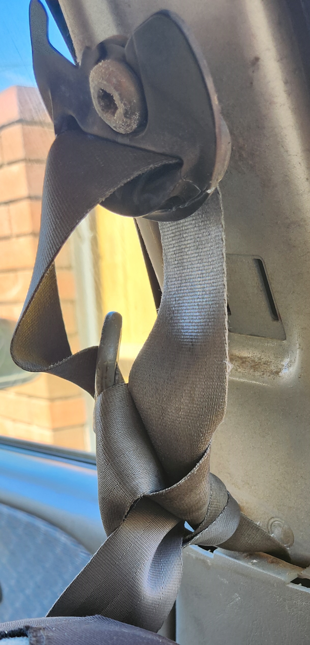 seatbelt tied into a knot