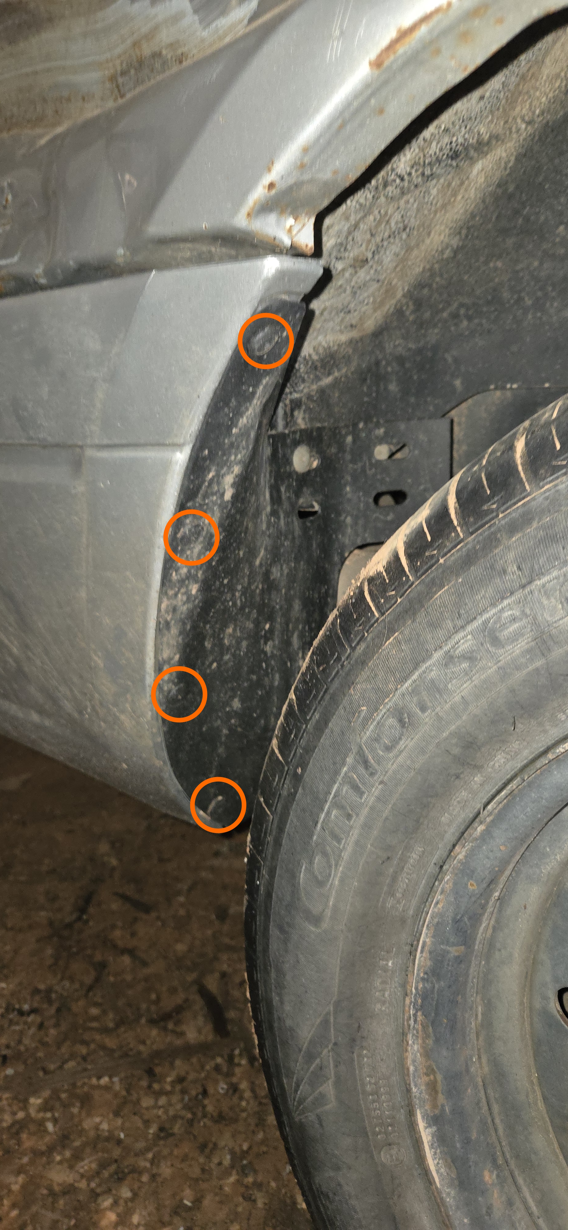Mudguard scrivet location driver side