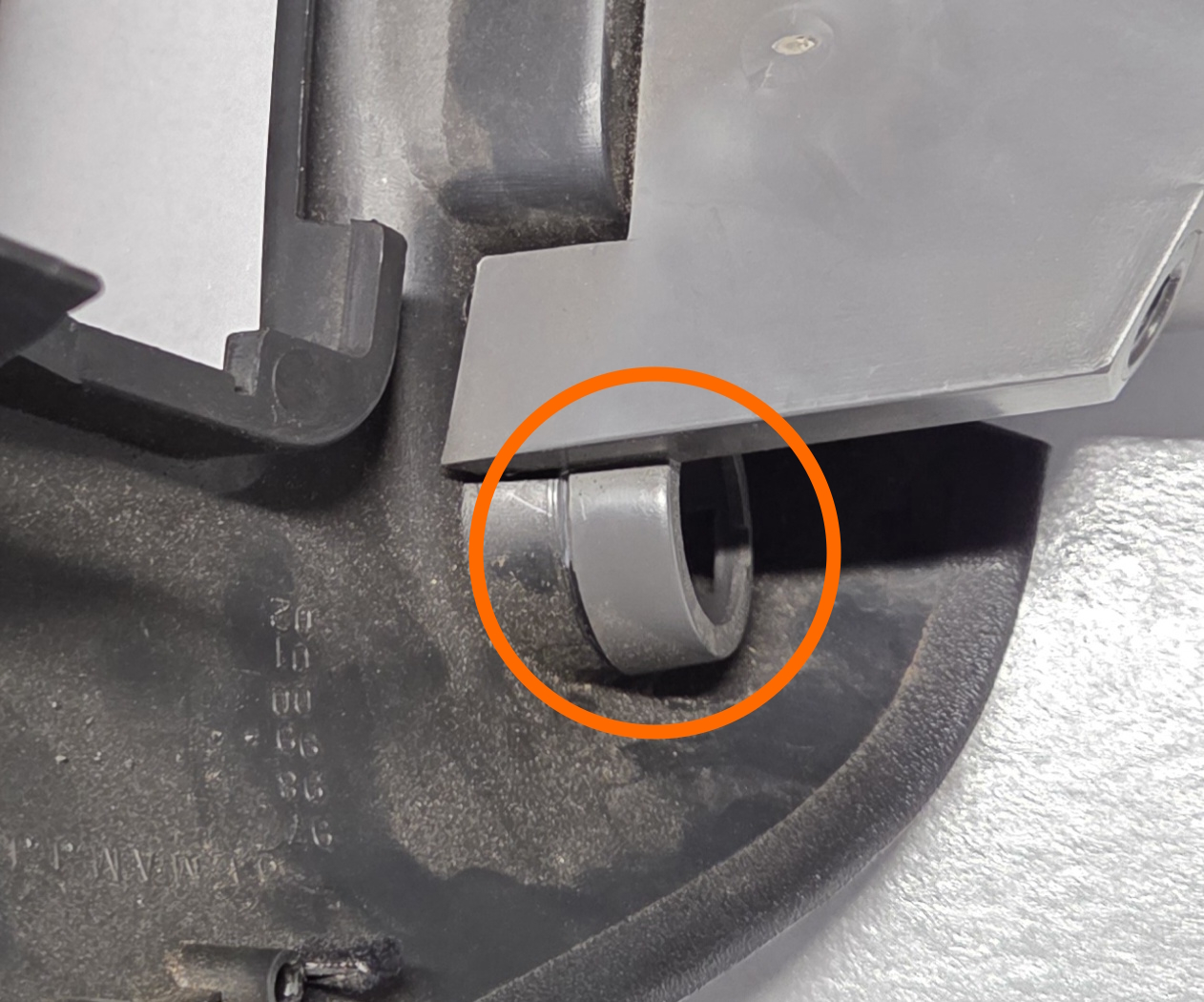 Glue seam location on the rear of the connector