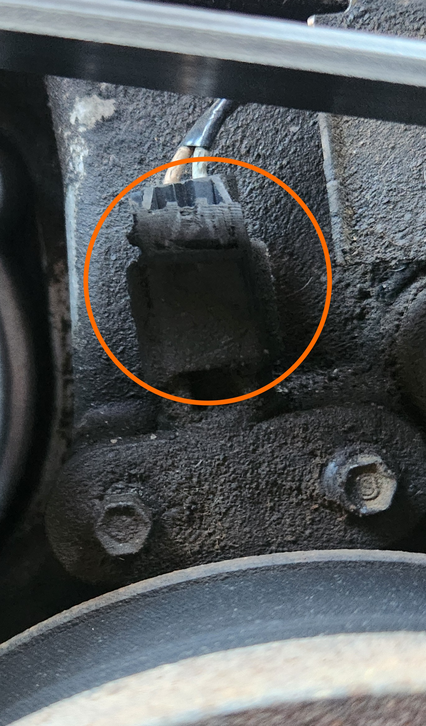 CAS plug housing clip